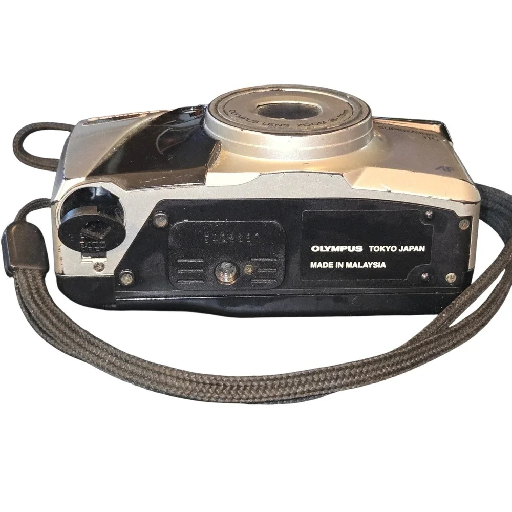 Olympus Superzoom 115 Film Camera 35mm Quartz Date Nonworking For Parts/Repair